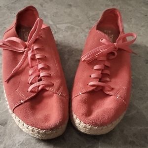 Tom's suede shoes like new